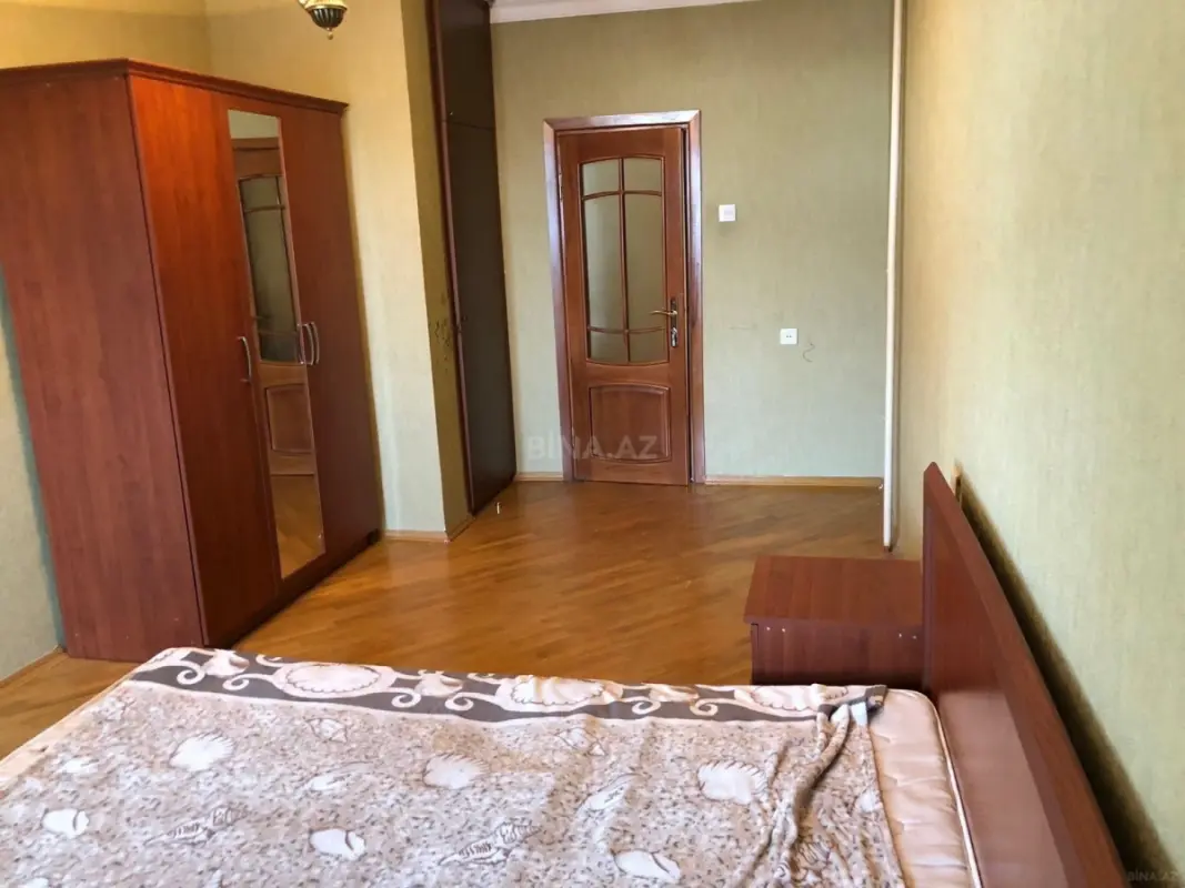 Satılır 5 otaqlı mənzil 110 m²
