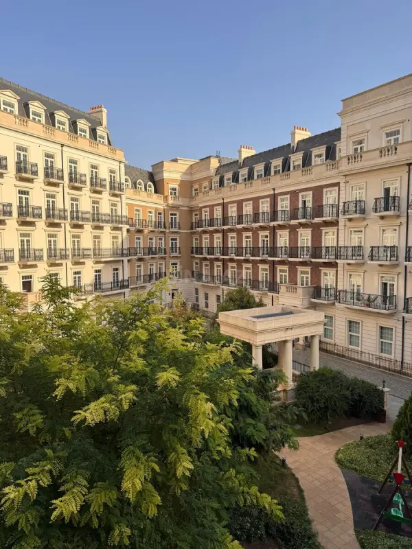 Satılır 4 otaqlı mənzil 148 m²
