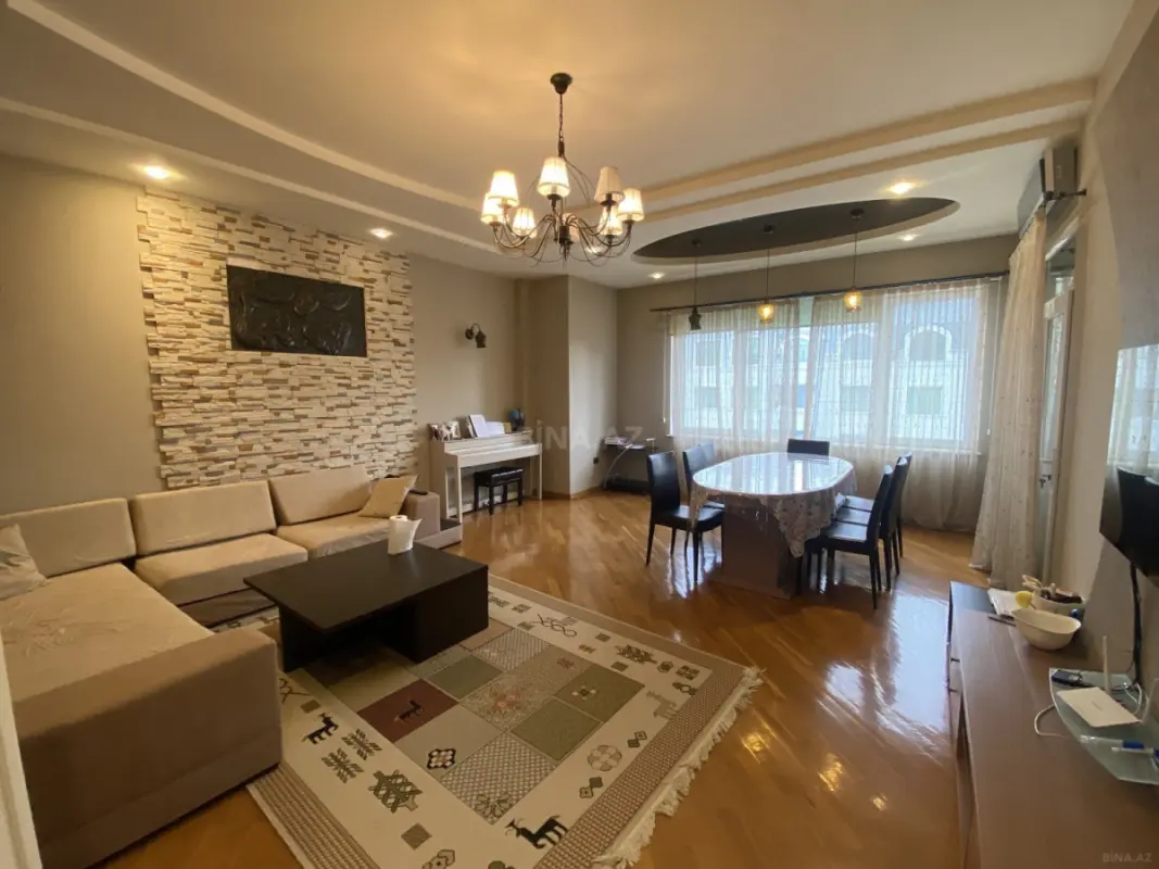 Kirayə verilir 4 otaqlı mənzil 160 m²
