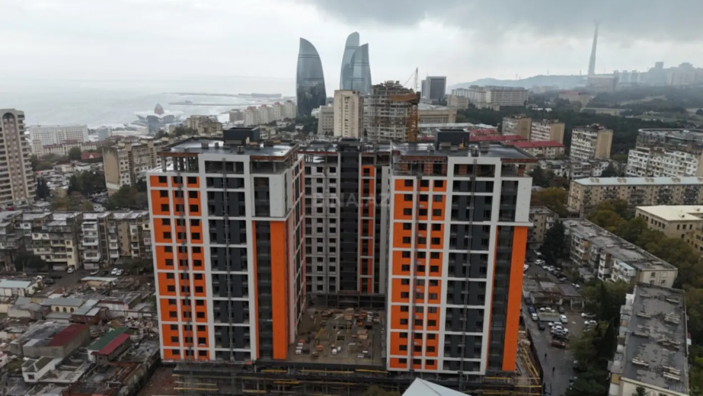 Satılır 3 otaqlı mənzil 134 m²