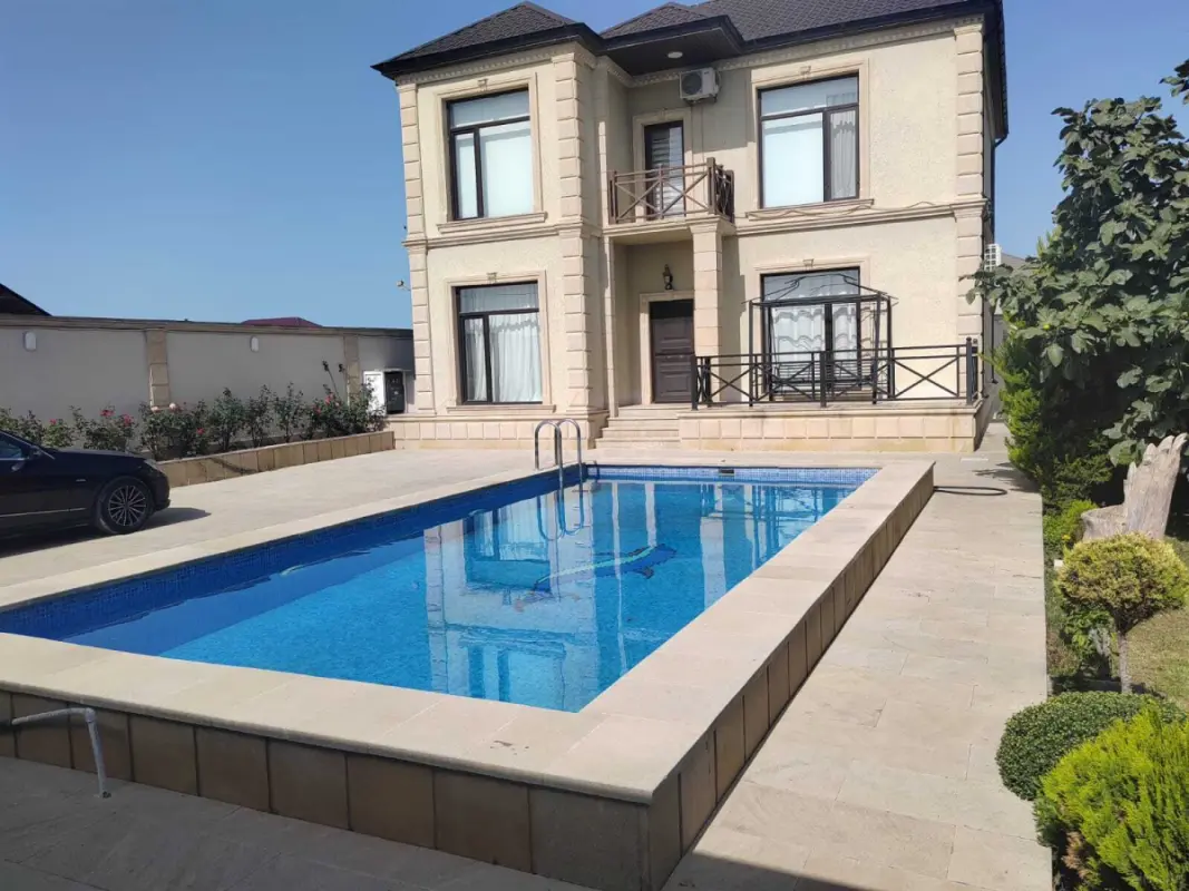 Satılır 5 otaqlı həyət evi 220 m²