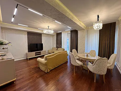 Kirayə verilir 5 otaqlı mənzil 218 m² — Bakı 5 otaq 218.00 m²
