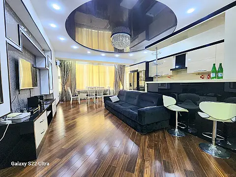 Kirayə verilir 4 otaqlı mənzil 145 m² — Bakı 4 otaq 145.00 m²