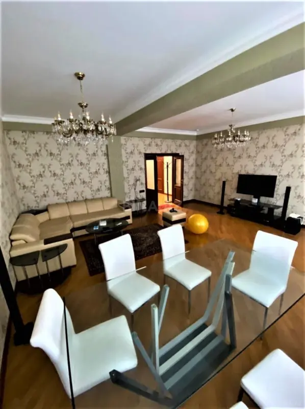 Kirayə verilir 3 otaqlı mənzil 165 m²