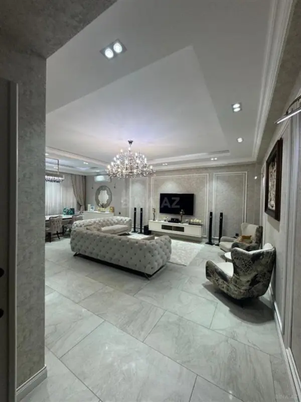 Satılır 4 otaqlı mənzil 208 m²