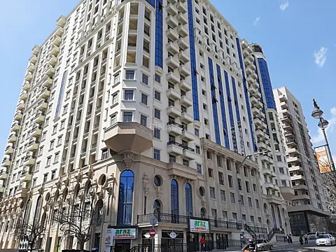 Satılır 4 otaqlı mənzil 242 m² — Bakı 4 otaq 242.00 m²
