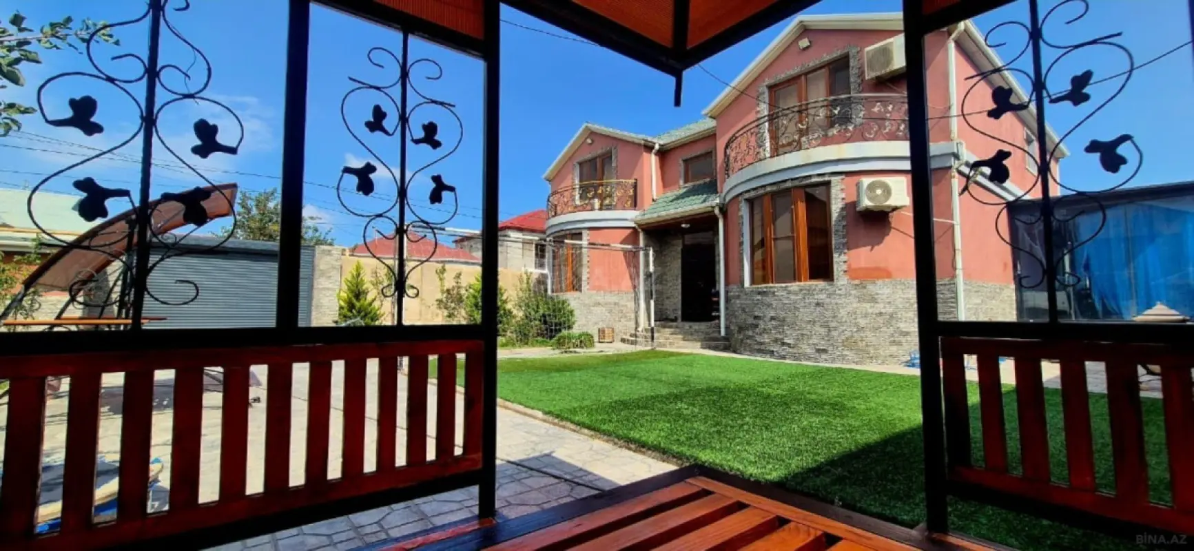 Satılır 7 otaqlı həyət evi 261 m²