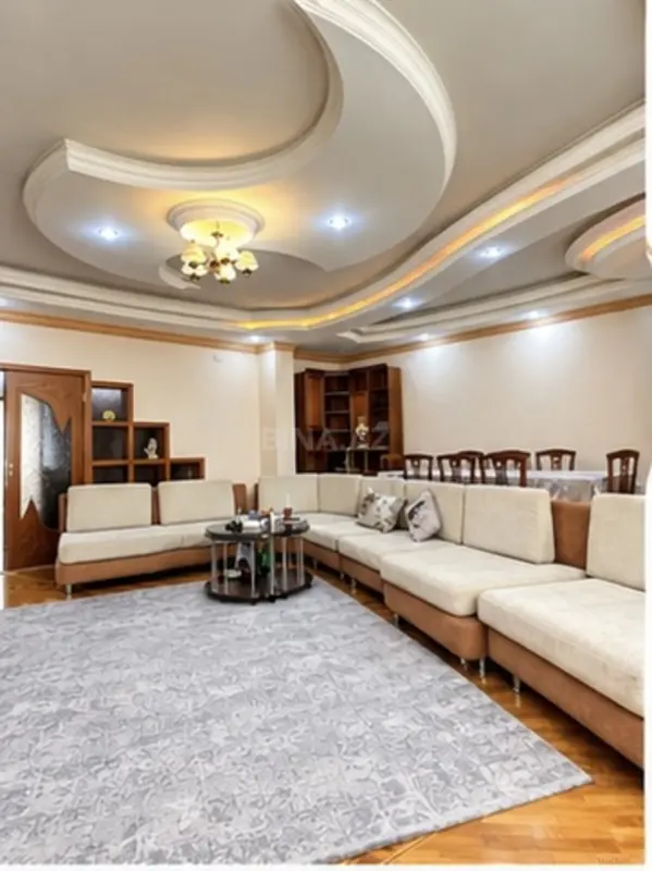 Satılır 3 otaqlı mənzil 151 m²