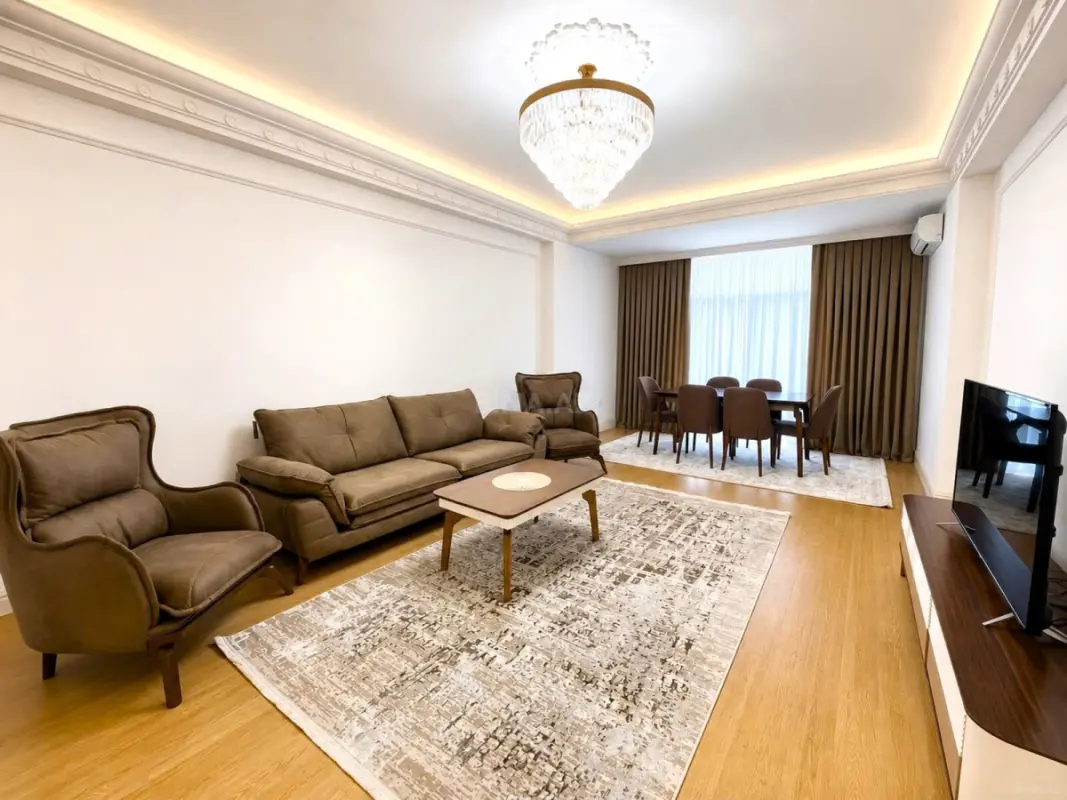 Satılır 2 otaqlı mənzil 111 m²