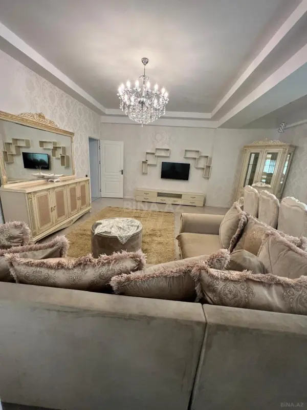 Kirayə verilir 3 otaqlı mənzil 140 m²