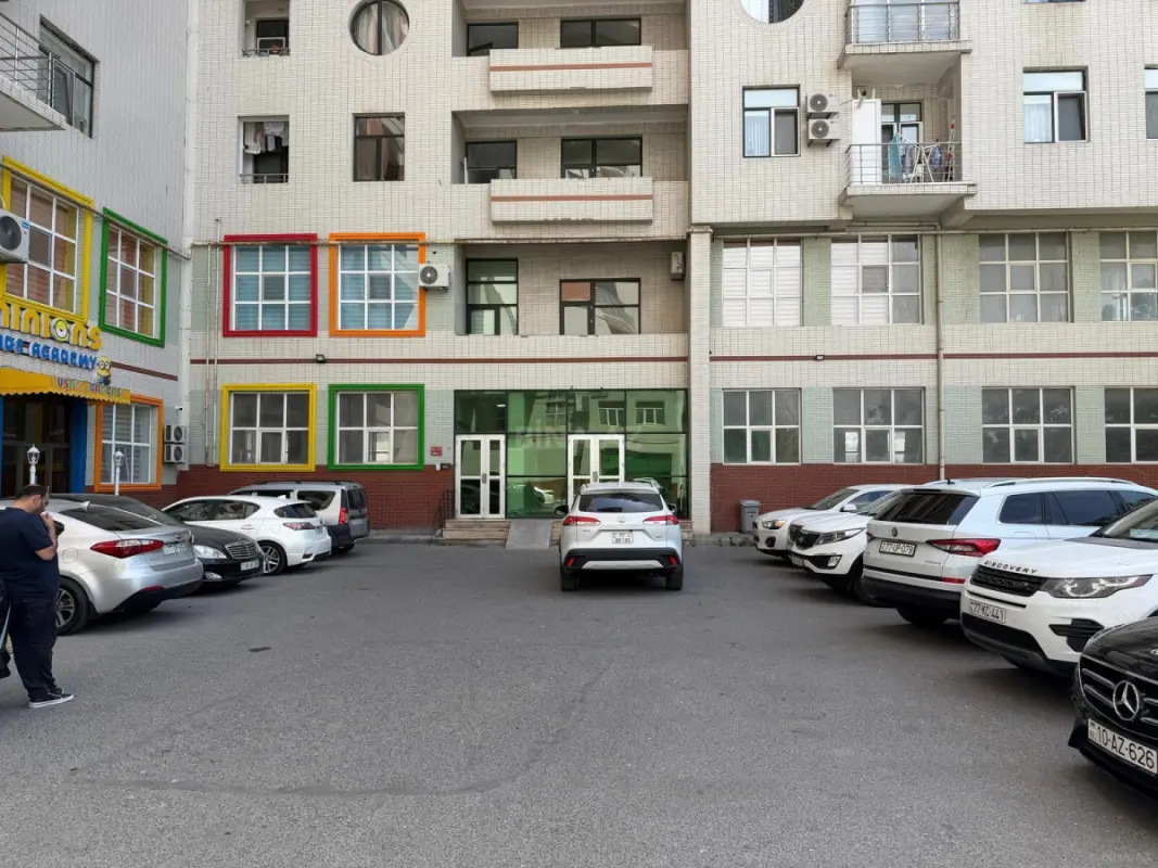 Satılır obyekt 450 m²