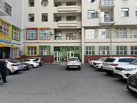 Satılır obyekt 450 m² — Bakı 450.00 m²