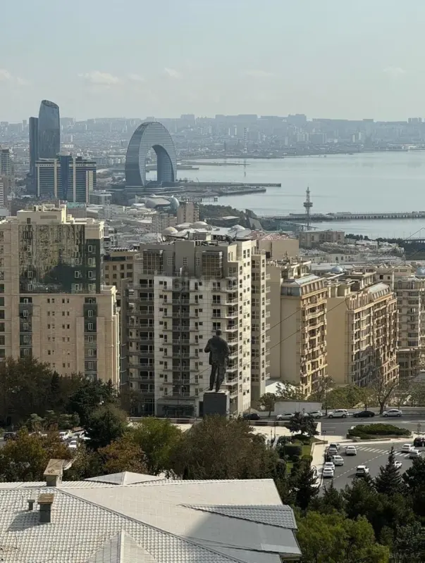 Satılır 3 otaqlı mənzil 124 m²