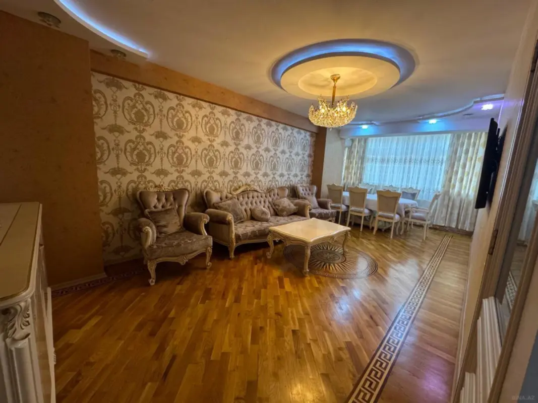 Satılır 3 otaqlı mənzil 130 m²