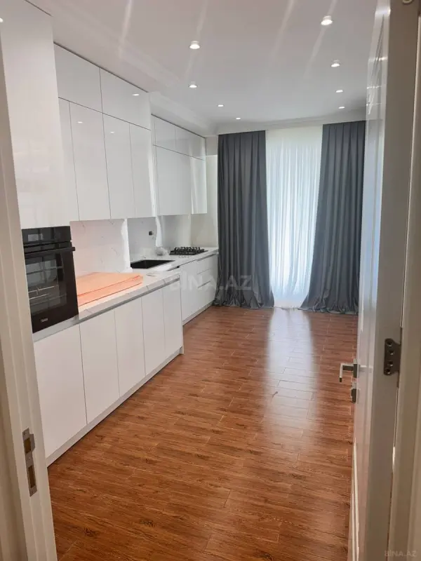 Kirayə verilir 4 otaqlı mənzil 150 m²