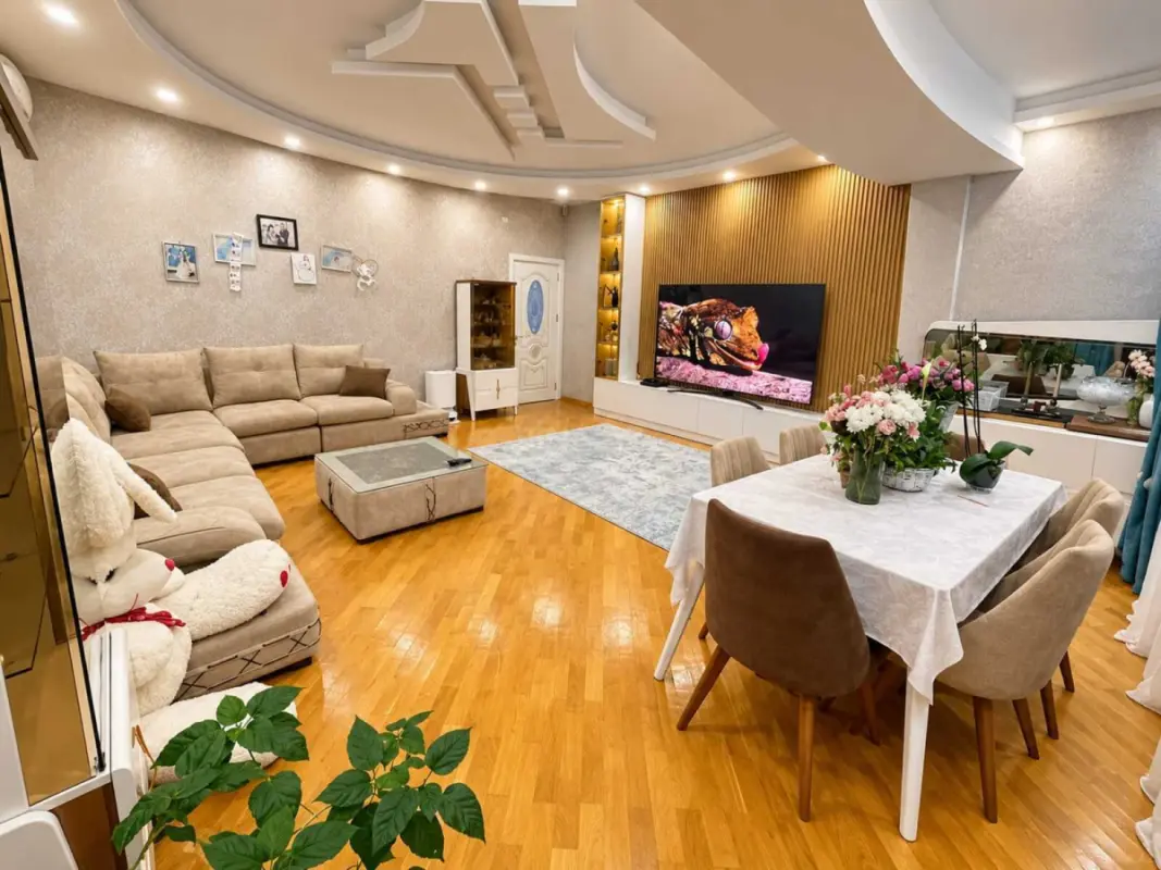 Satılır 3 otaqlı mənzil 135 m²