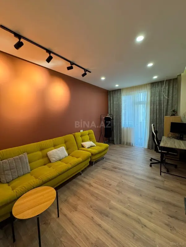 Satılır 4 otaqlı mənzil 182 m²