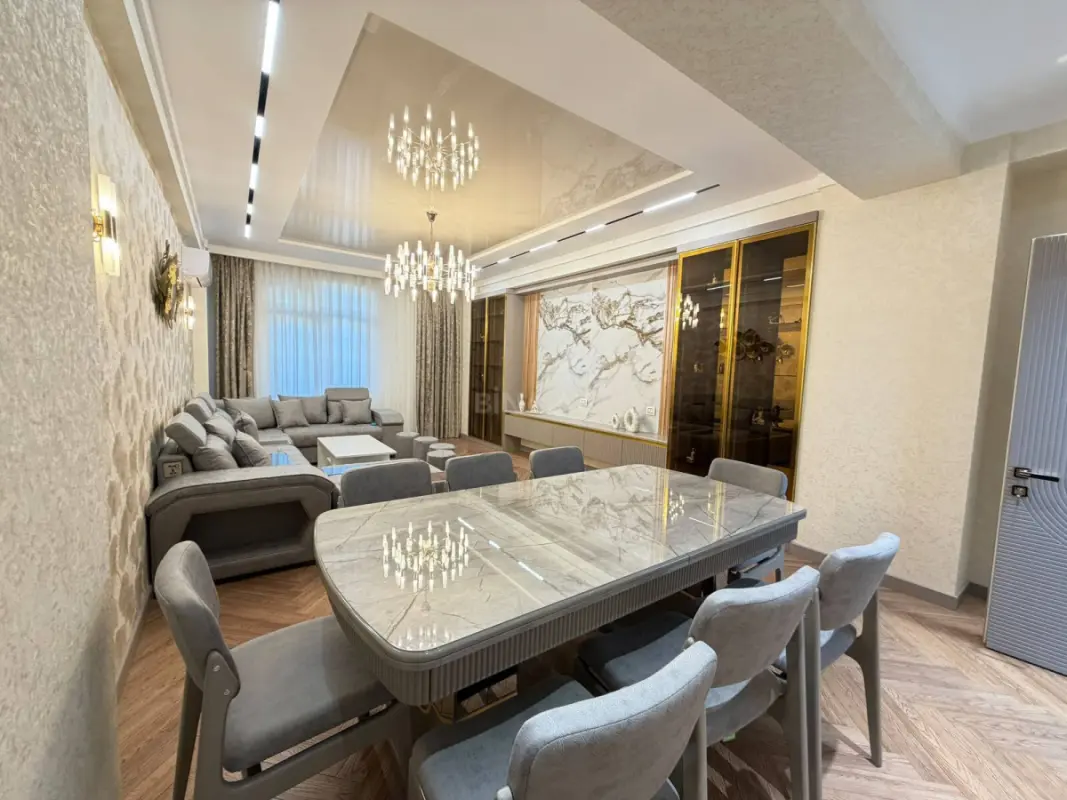 Kirayə verilir 4 otaqlı mənzil 160 m²