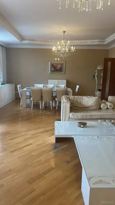 Kirayə verilir 4 otaqlı mənzil 196 m²