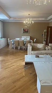 Kirayə verilir 4 otaqlı mənzil 196 m² — Bakı 4 otaq 196.00 m²