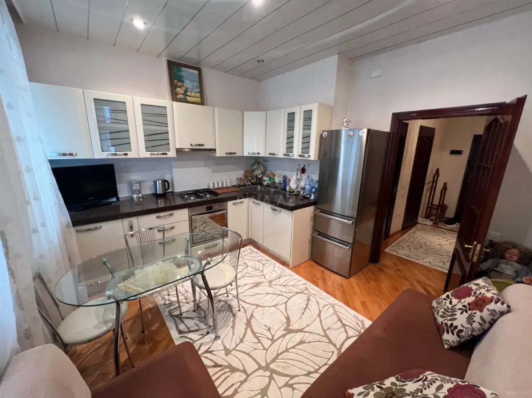 Satılır 2 otaqlı mənzil 75 m²