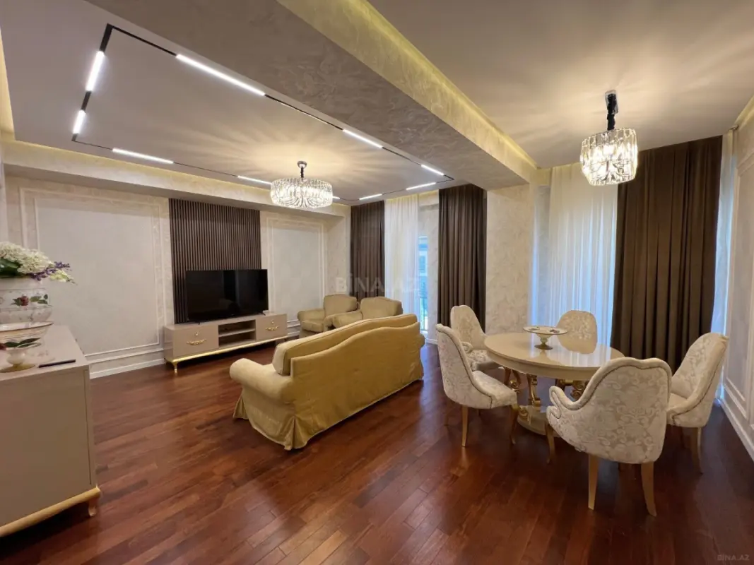 Kirayə verilir 5 otaqlı mənzil 220 m²