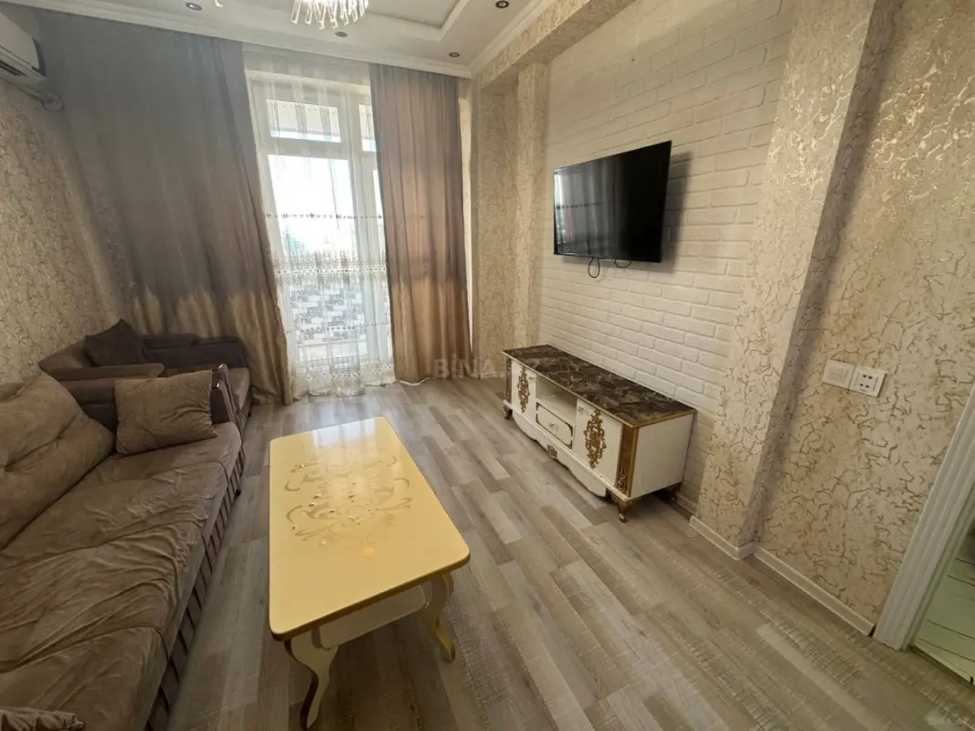 Kirayə verilir 2 otaqlı mənzil 77 m²