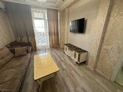 Kirayə verilir 2 otaqlı mənzil 77 m² — Bakı 2 otaq 77.00 m²