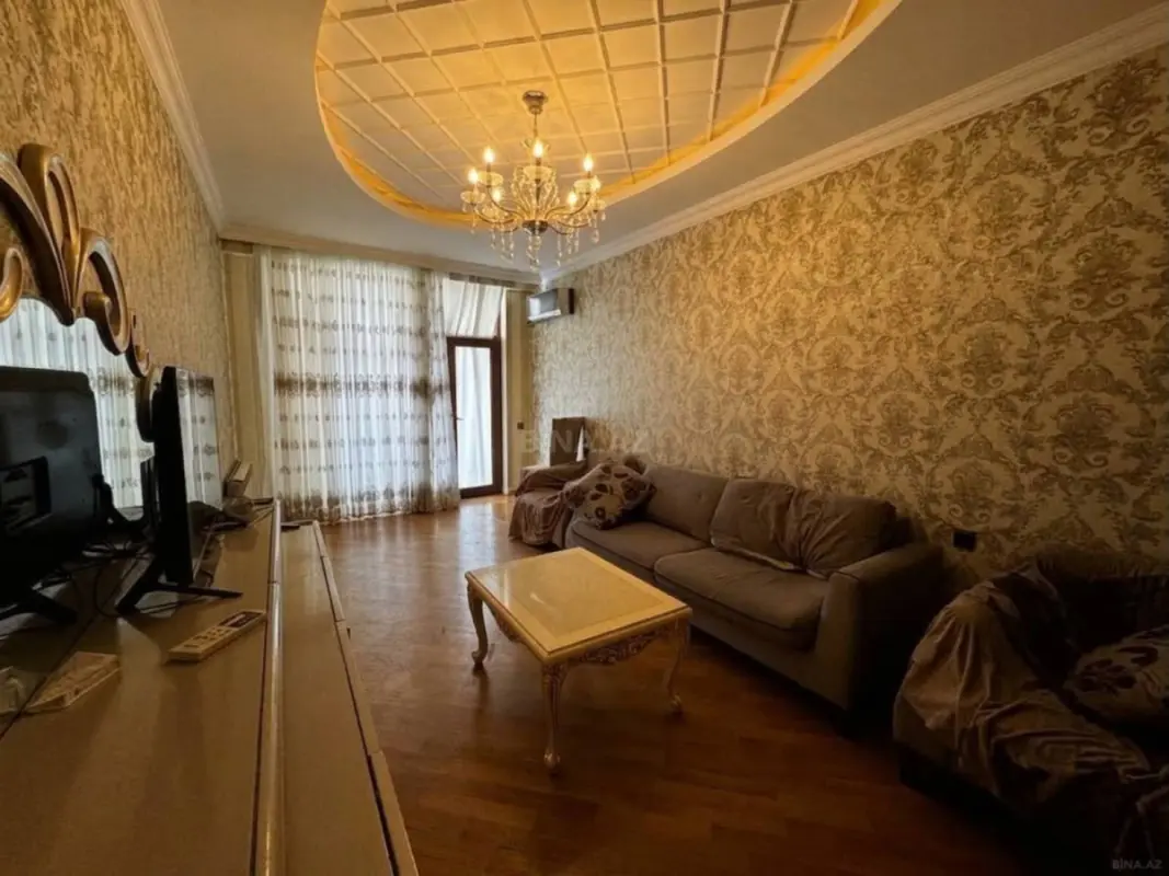 Kirayə verilir 2 otaqlı mənzil 101 m²