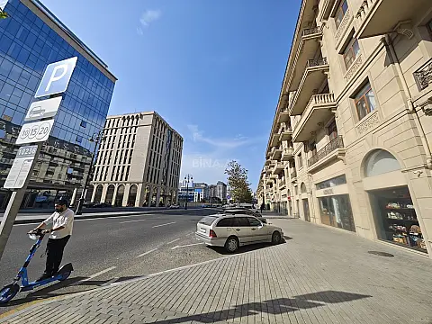 Kirayə verilir obyekt 215 m² — Bakı 215.00 m²