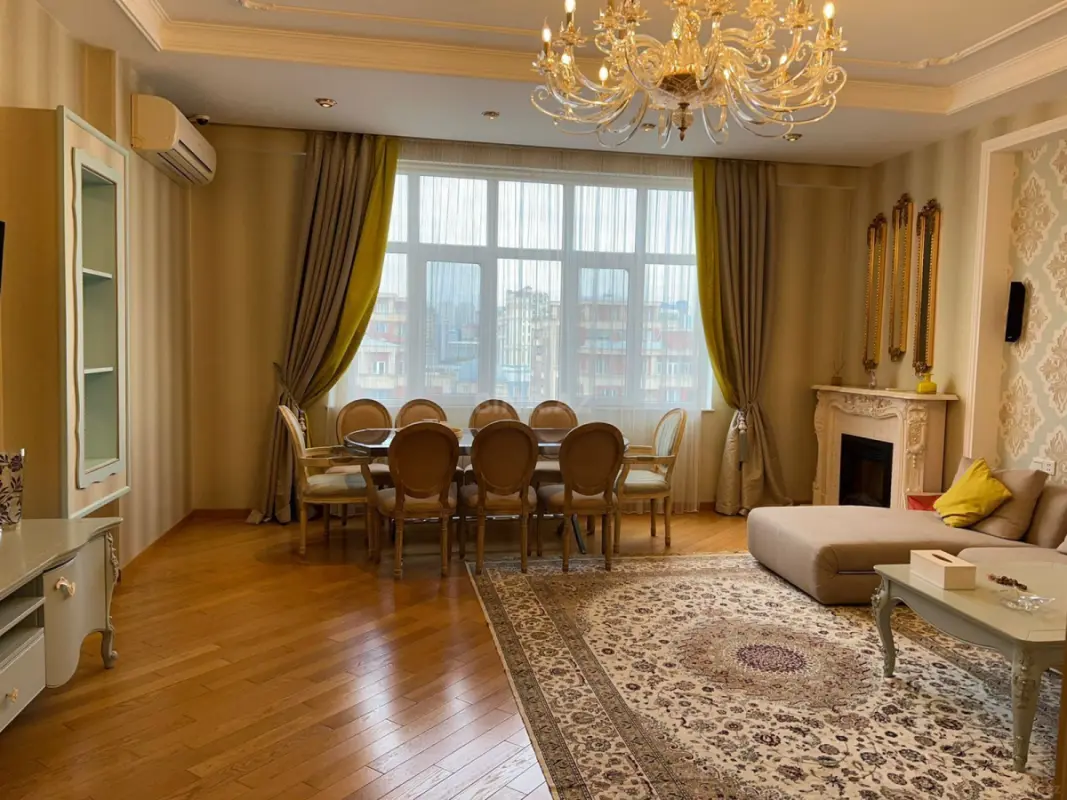 Kirayə verilir 4 otaqlı mənzil 184 m²