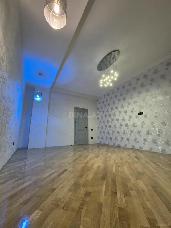 Satılır 4 otaqlı mənzil 133 m²