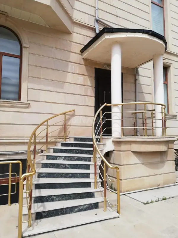 Kirayə verilir 20 otaqlı ofis 1300 m²