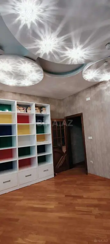 Kirayə verilir 4 otaqlı mənzil 210 m²