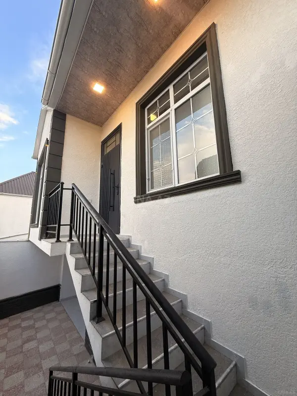 Satılır 5 otaqlı həyət evi 100 m²