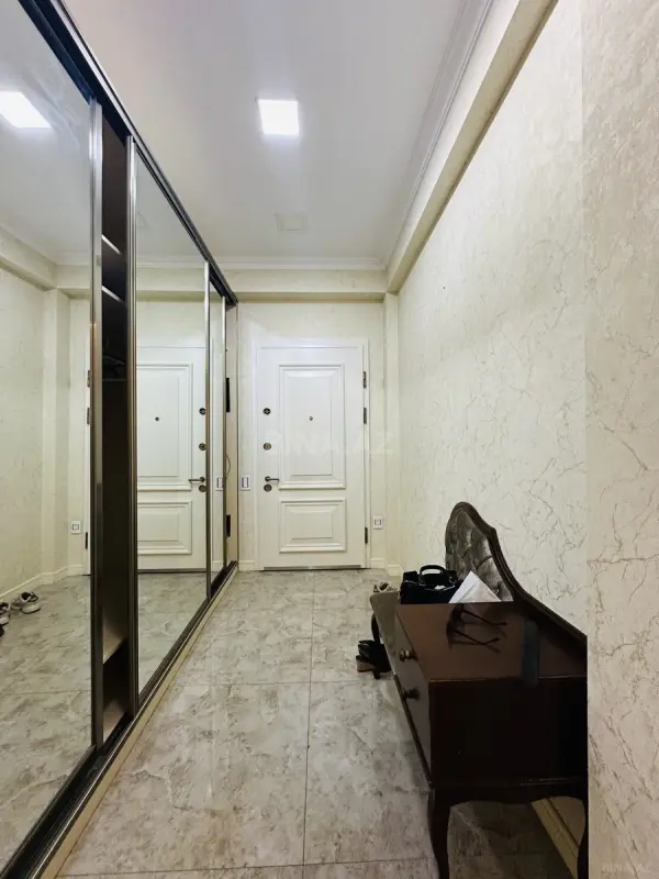 Kirayə verilir 3 otaqlı mənzil 145 m²