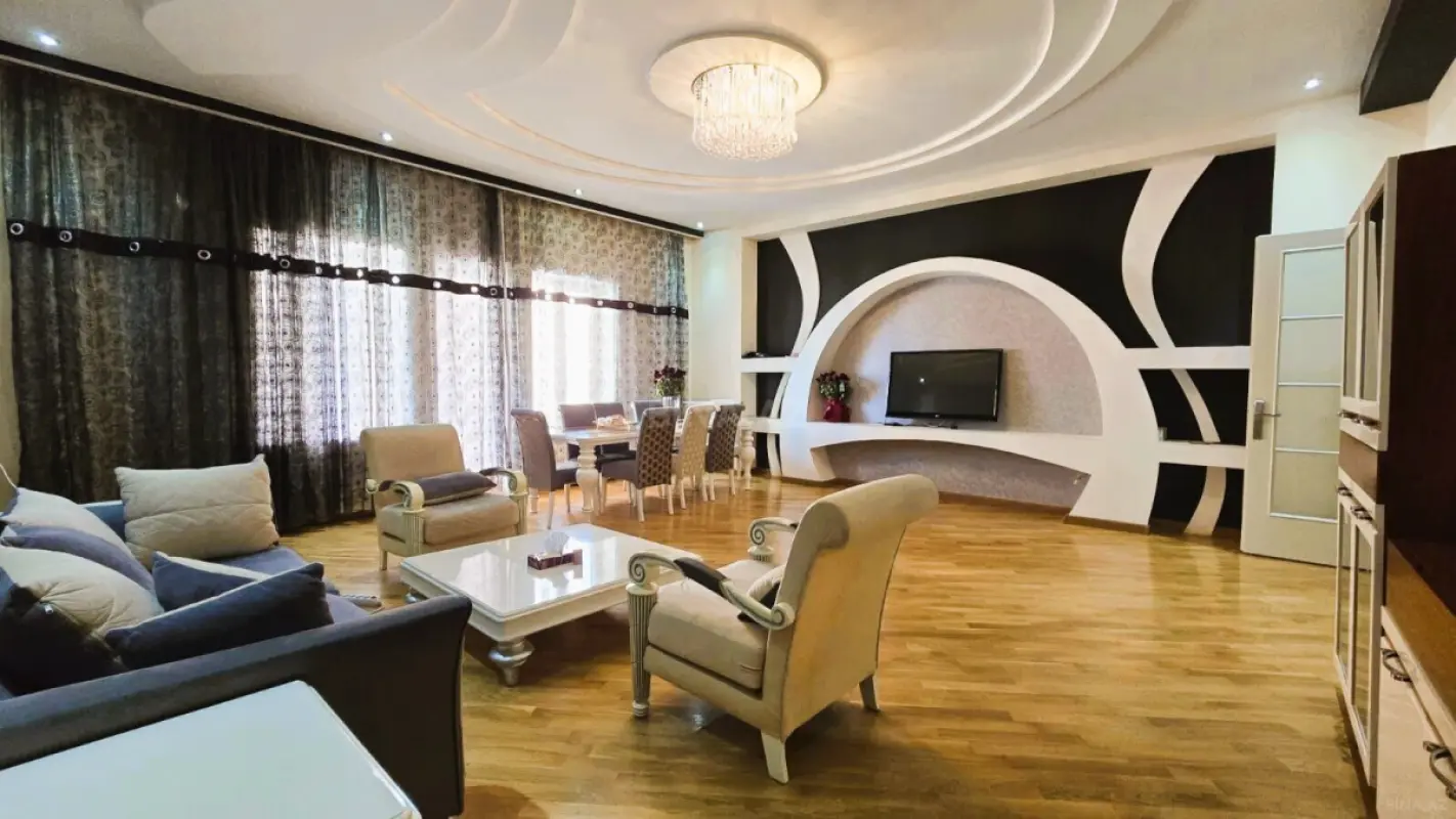 Satılır 3 otaqlı mənzil 162 m²