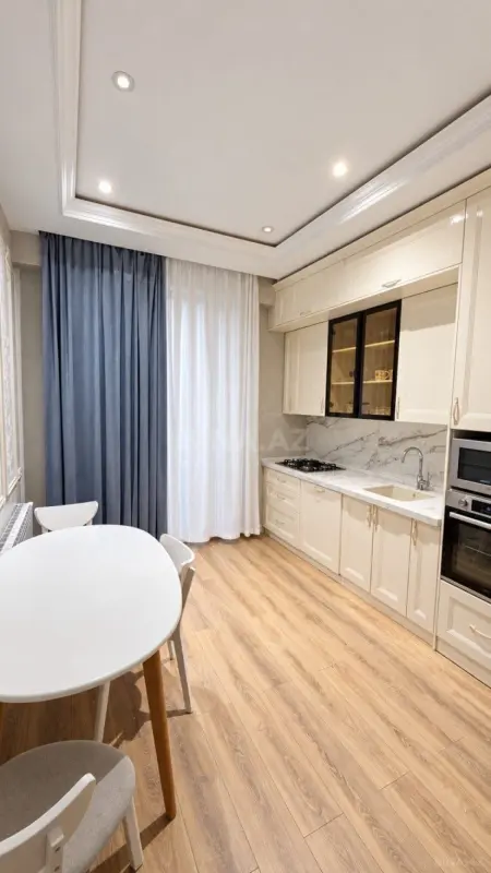 Kirayə verilir 2 otaqlı mənzil 85 m²