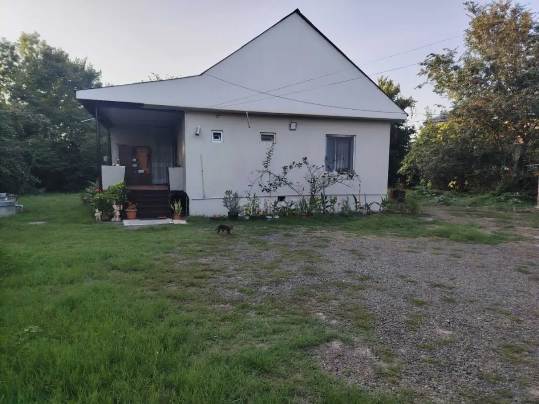 Satılır 4 otaqlı həyət evi 100 m²