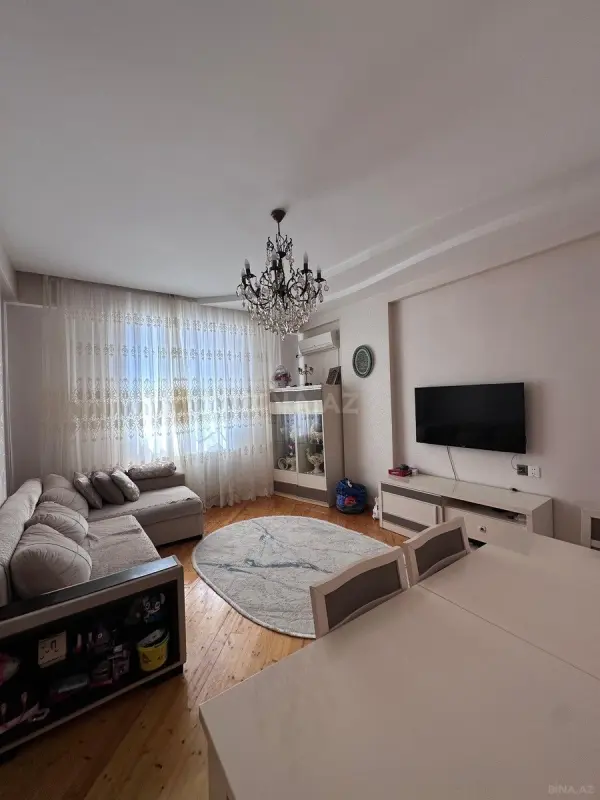 Kirayə verilir 2 otaqlı mənzil 90 m²