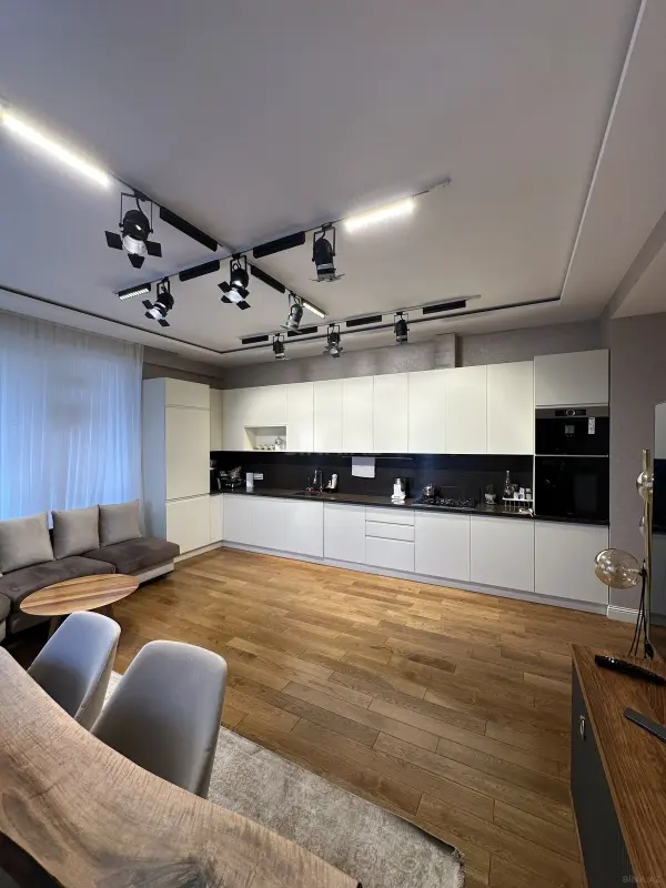 Satılır 4 otaqlı mənzil 159 m²