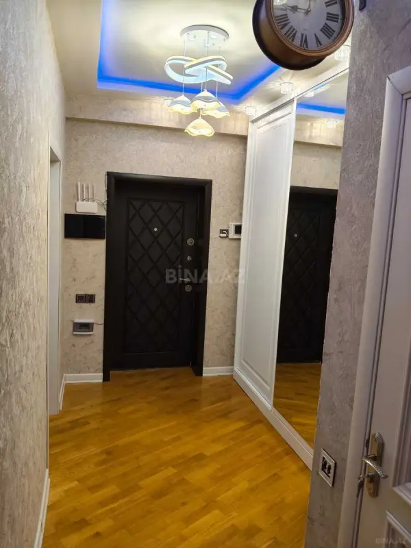 Satılır 4 otaqlı mənzil 111 m²