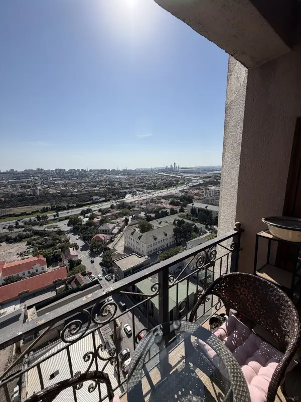 Satılır 3 otaqlı mənzil 140 m²