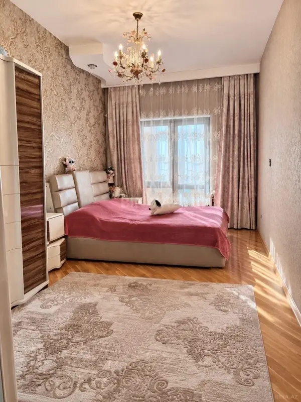 Satılır 2 otaqlı mənzil 106 m²