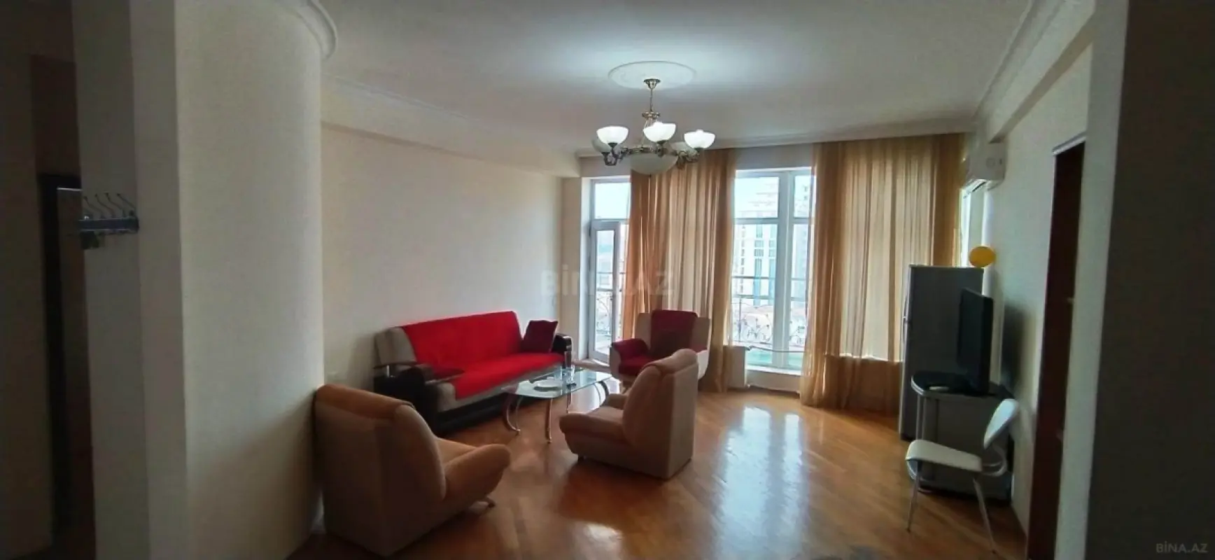 Satılır 12 otaqlı ofis 452 m²