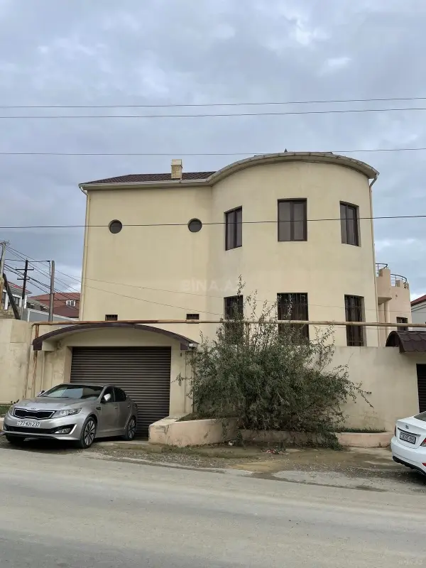 Satılır 6 otaqlı həyət evi 215 m²