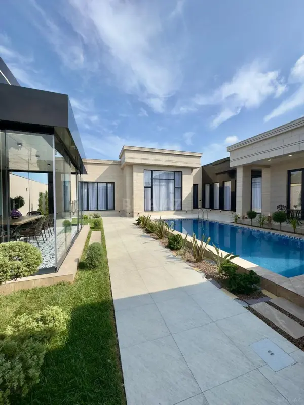 Satılır 5 otaqlı həyət evi 220 m²