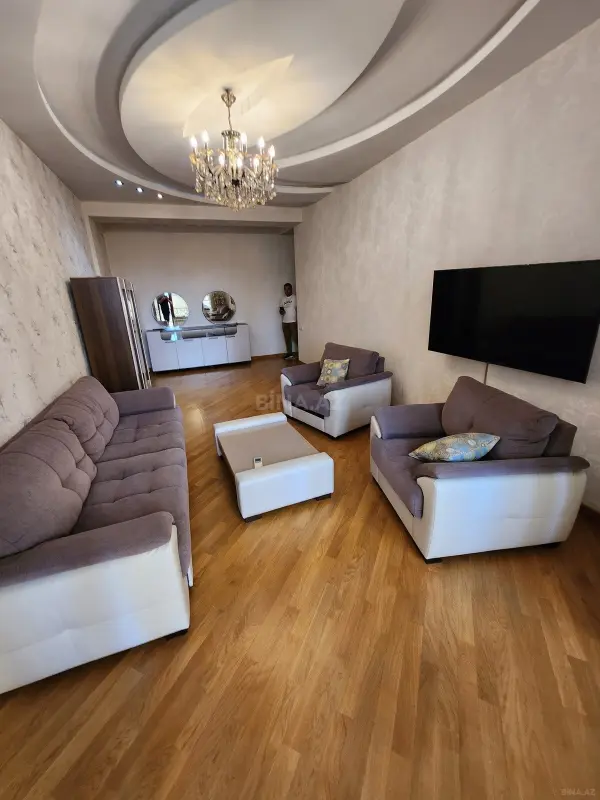 Kirayə verilir 2 otaqlı mənzil 110 m²