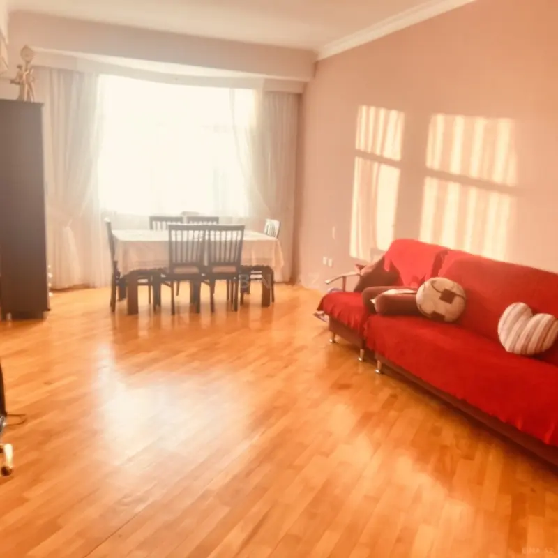 Kirayə verilir 3 otaqlı mənzil 110 m²