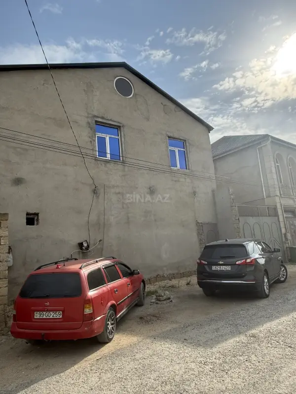 Satılır 10 otaqlı həyət evi 300 m²